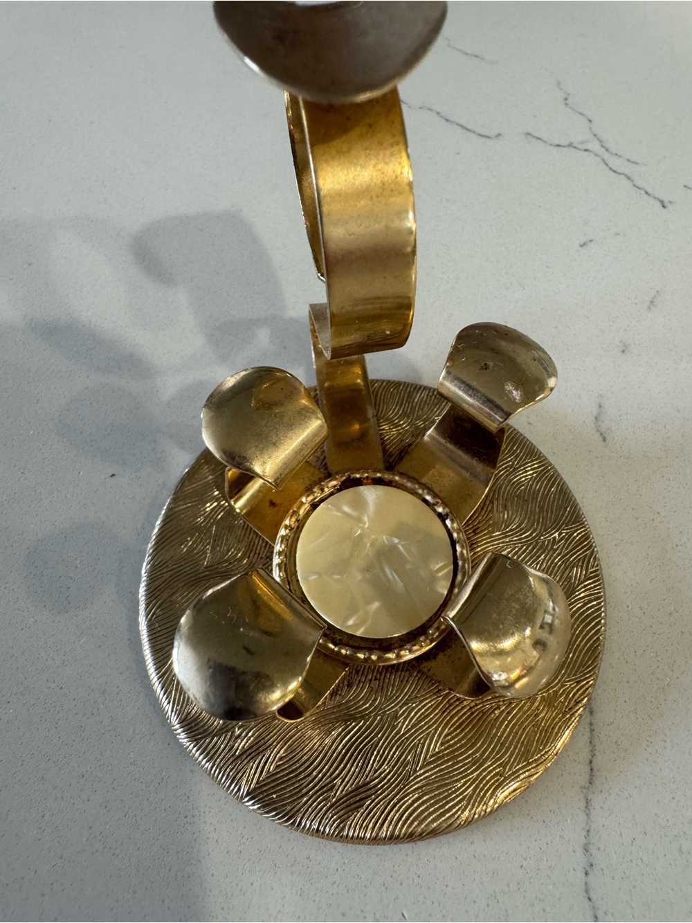 Vintage Avon Brass Lotus Flower Nail Polish Holder Vanity Accessory Mid-Century - Picture 2 of 6